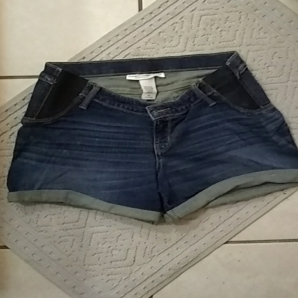 Liz lange maternity side panel shorts